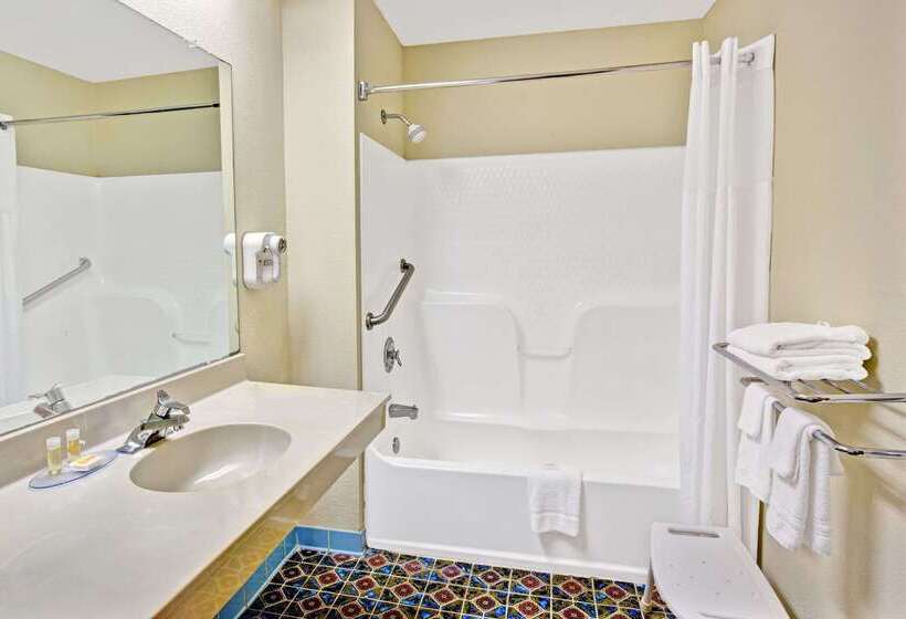 فندق Days Inn By Wyndham Mooresville Lake Norman