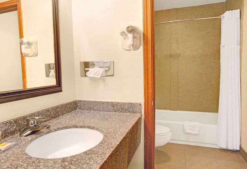 فندق Days Inn By Wyndham Mooresville Lake Norman