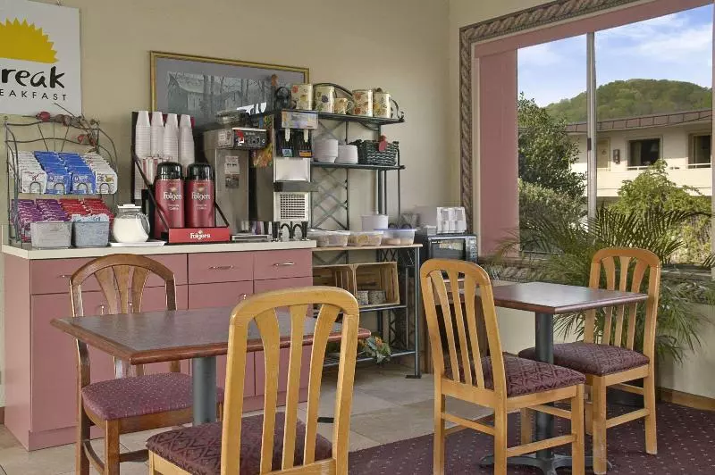 호텔 Days Inn By Wyndham Oak Ridge Knoxville