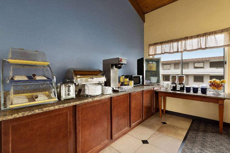 Отель Days Inn By Wyndham Oak Ridge Knoxville