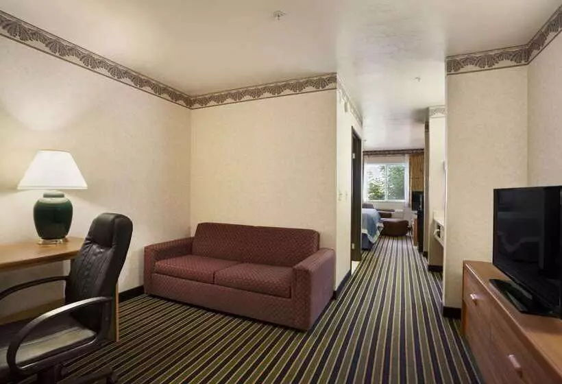 هتل Days Inn By Wyndham Springville