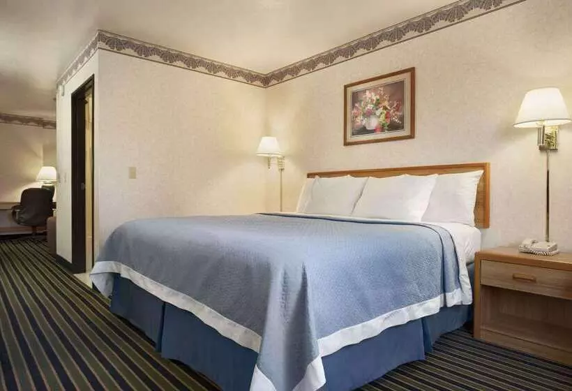 هتل Days Inn By Wyndham Springville