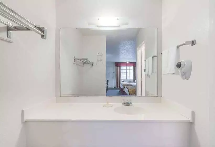 ホテル Days Inn By Wyndham Waco Near Downtown University