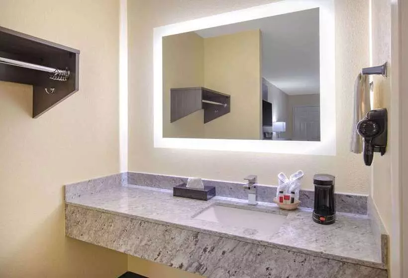 ホテル Days Inn By Wyndham Waco Near Downtown University