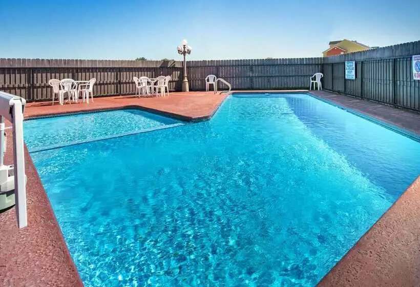 ホテル Days Inn By Wyndham Waco Near Downtown University