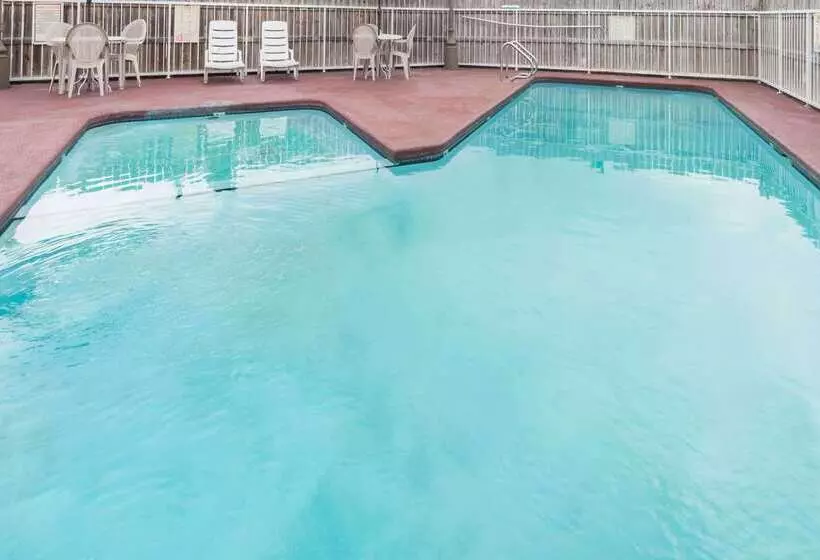 ホテル Days Inn By Wyndham Waco Near Downtown University