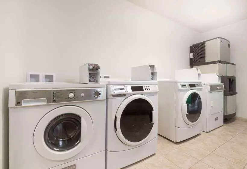 هتل Days Inn By Wyndham Worland