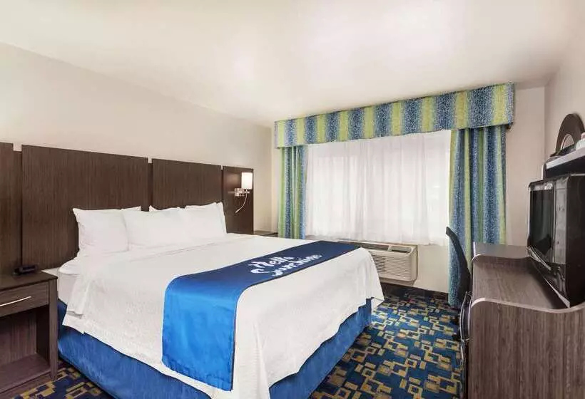 בית מלון כפרי Days Inn & Suites By Wyndham East Flagstaff