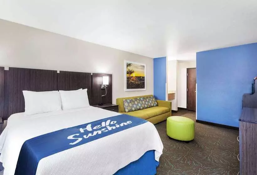 בית מלון כפרי Days Inn & Suites By Wyndham East Flagstaff
