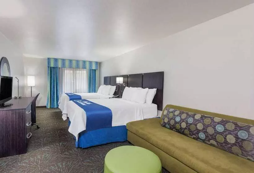 בית מלון כפרי Days Inn & Suites By Wyndham East Flagstaff