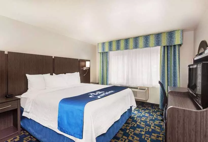 בית מלון כפרי Days Inn & Suites By Wyndham East Flagstaff