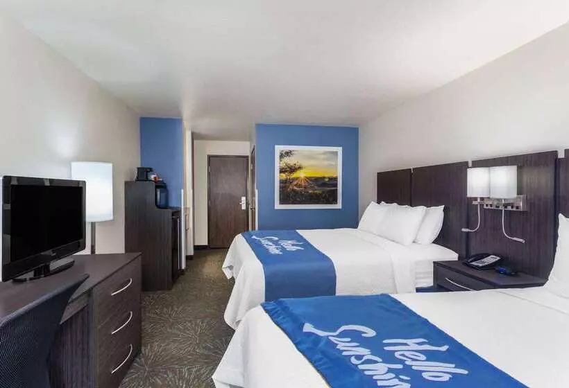 בית מלון כפרי Days Inn & Suites By Wyndham East Flagstaff