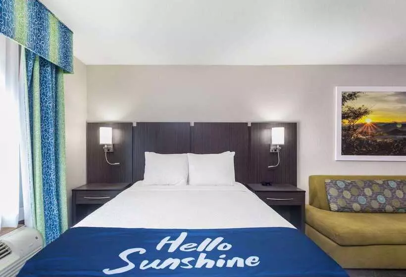בית מלון כפרי Days Inn & Suites By Wyndham East Flagstaff
