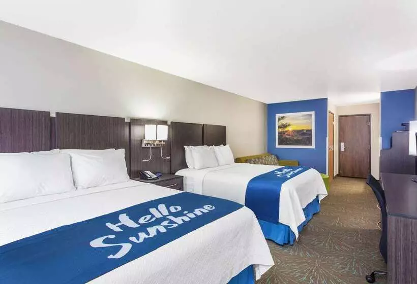 בית מלון כפרי Days Inn & Suites By Wyndham East Flagstaff