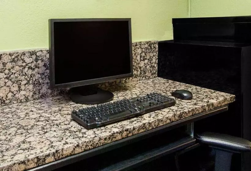 酒店 Days Inn & Suites By Wyndham Madison Heights Mi