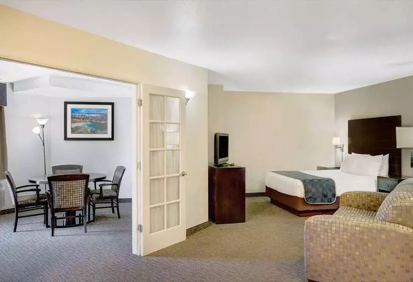 هتل Days Inn & Suites By Wyndham Page Lake Powell