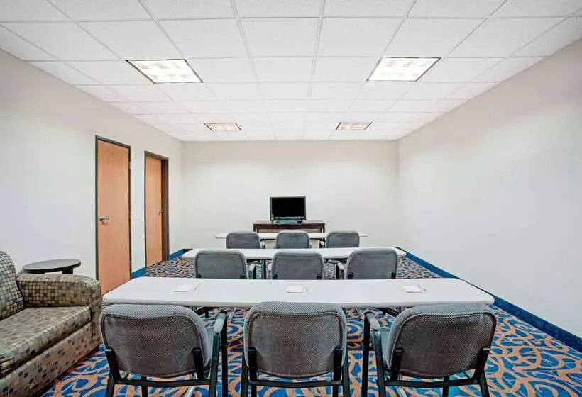 هتل Days Inn & Suites By Wyndham Page Lake Powell