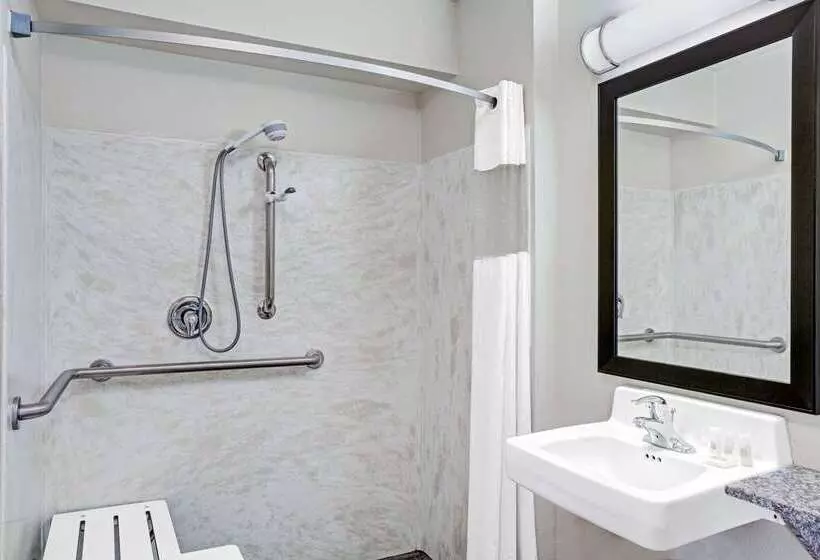 هتل Days Inn & Suites By Wyndham Page Lake Powell