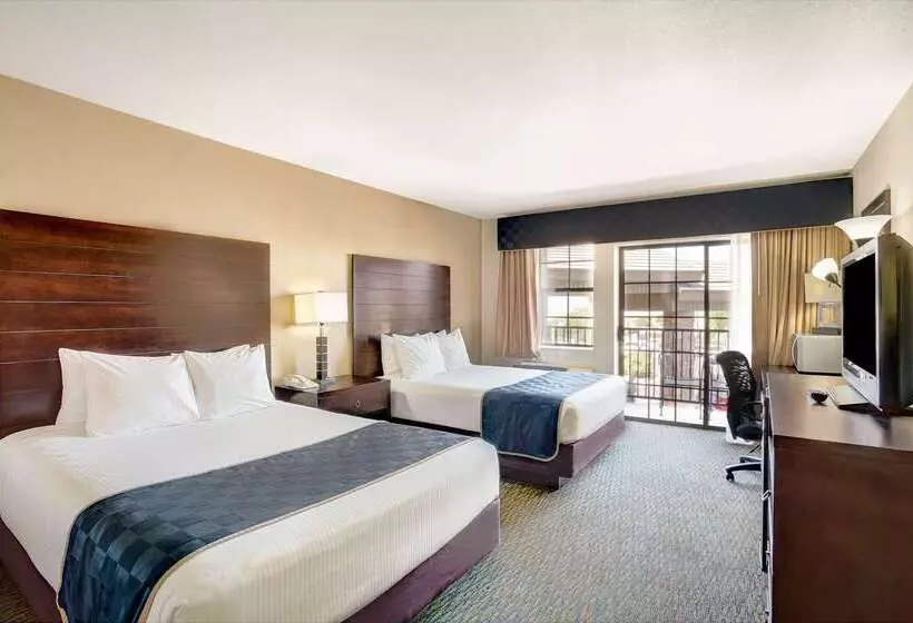 هتل Days Inn & Suites By Wyndham Page Lake Powell