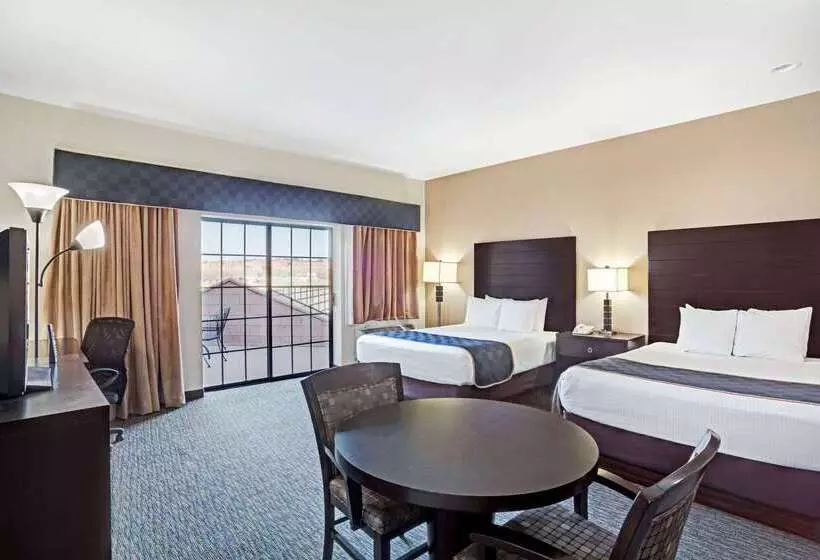 هتل Days Inn & Suites By Wyndham Page Lake Powell