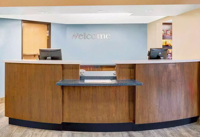 هتل Days Inn & Suites By Wyndham Page Lake Powell