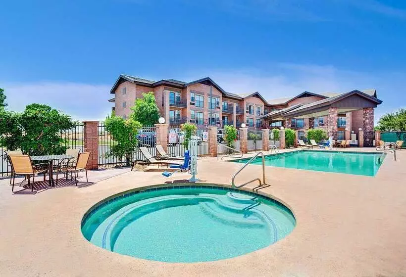 هتل Days Inn & Suites By Wyndham Page Lake Powell