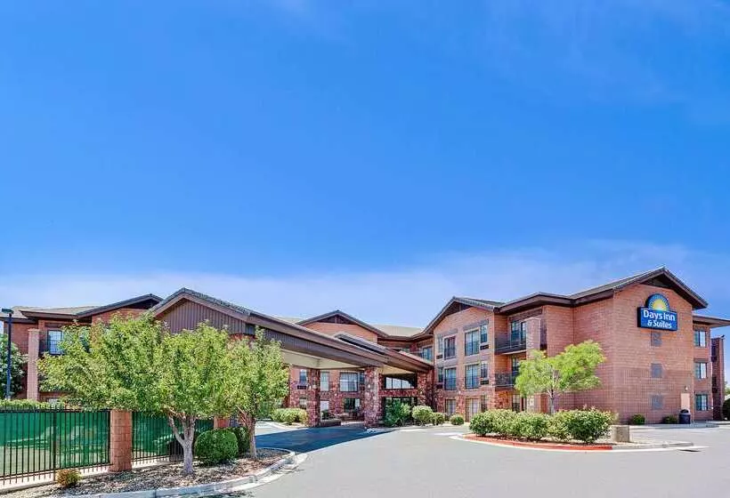 هتل Days Inn & Suites By Wyndham Page Lake Powell