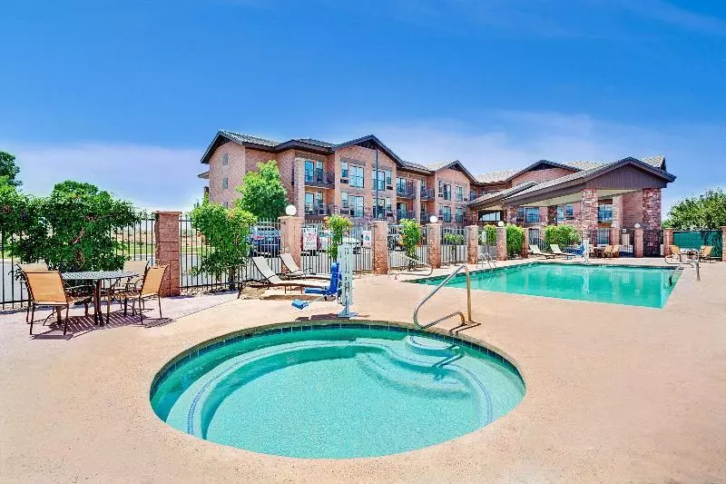 هتل Days Inn & Suites By Wyndham Page Lake Powell