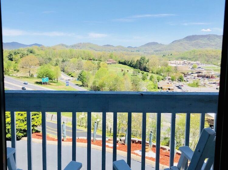 Отель Econo Lodge   Waynesville