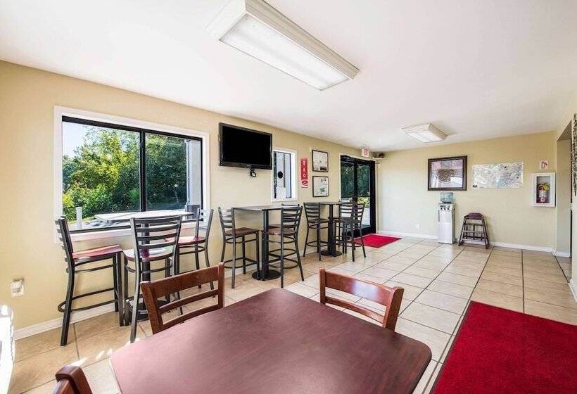 Отель Econo Lodge   Waynesville