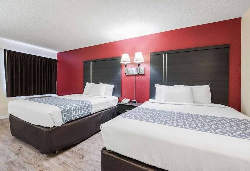 Отель Econo Lodge   Waynesville