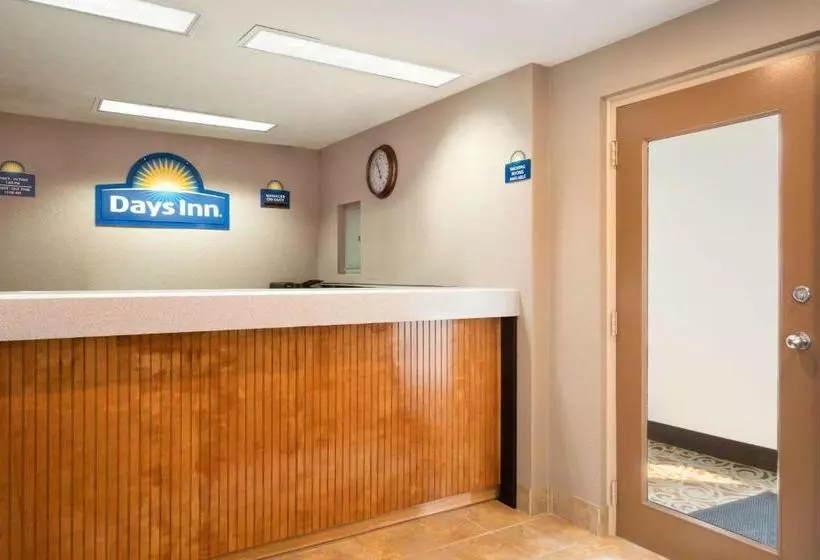 호텔 Days Inn By Wyndham Willoughby/cleveland