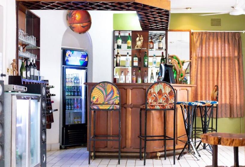 پانسیون Adlib Executive Lodge