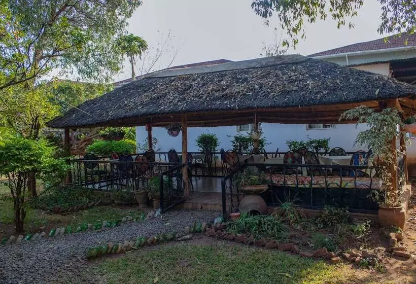 پانسیون Adlib Executive Lodge
