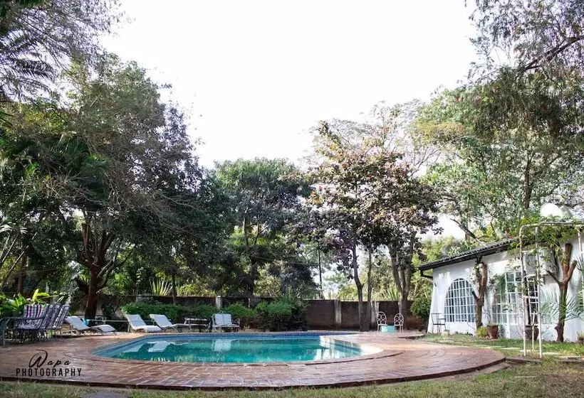 پانسیون Adlib Executive Lodge