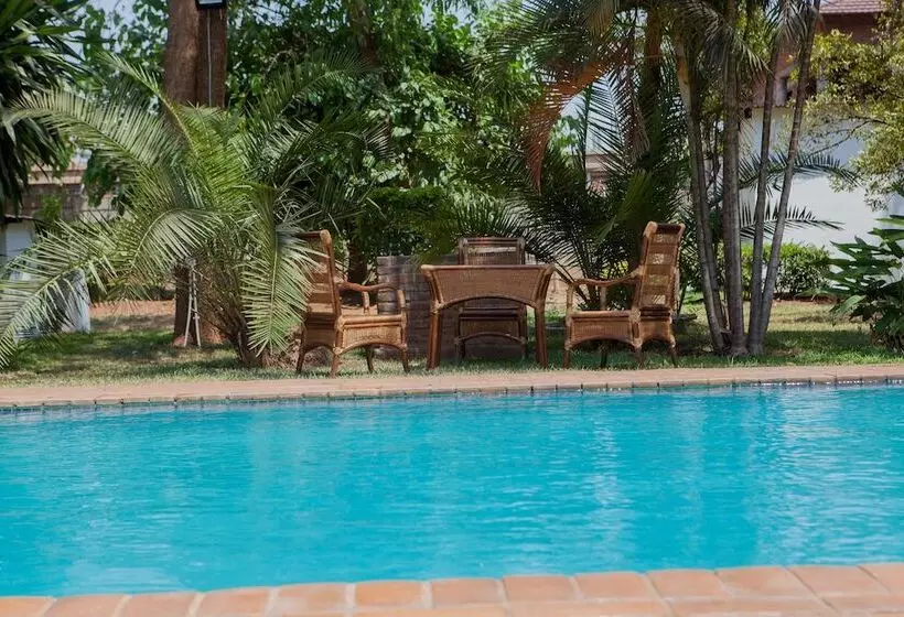 پانسیون Adlib Executive Lodge