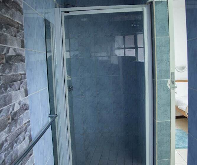 پانسیون Adlib Executive Lodge