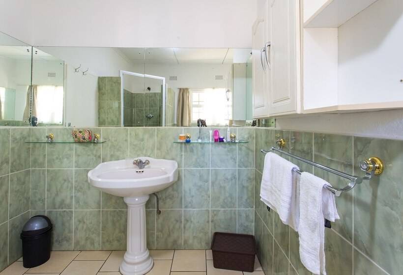 پانسیون Adlib Executive Lodge