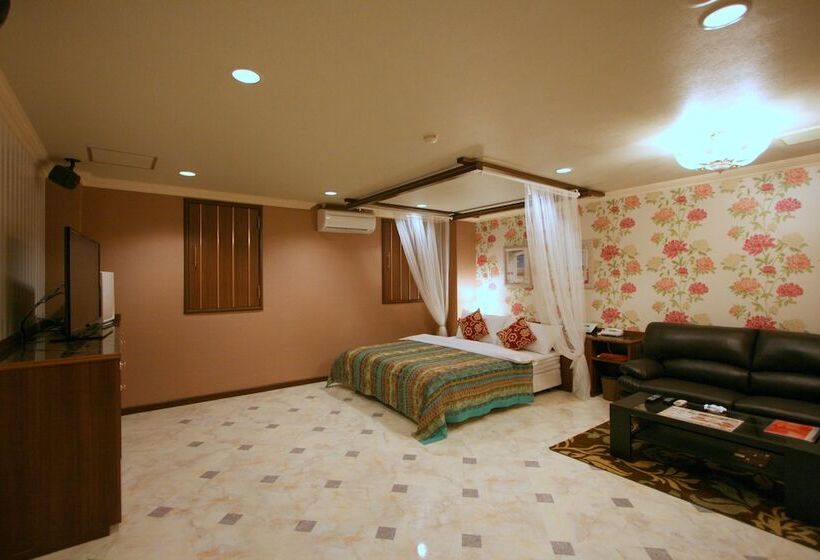 בית מלון כפרי Aura Kanku