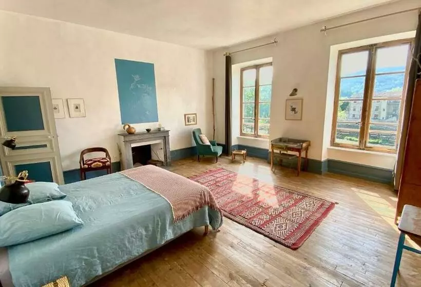 Majatalo Maison Cha Ri Va Ri