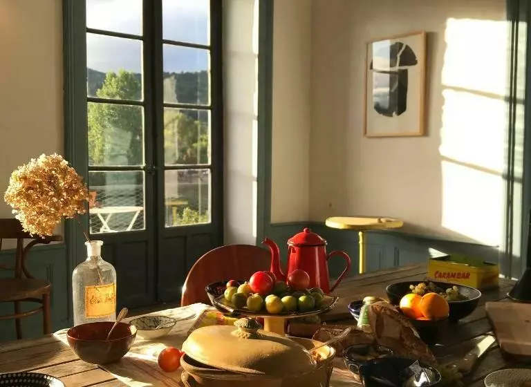 Majatalo Maison Cha Ri Va Ri