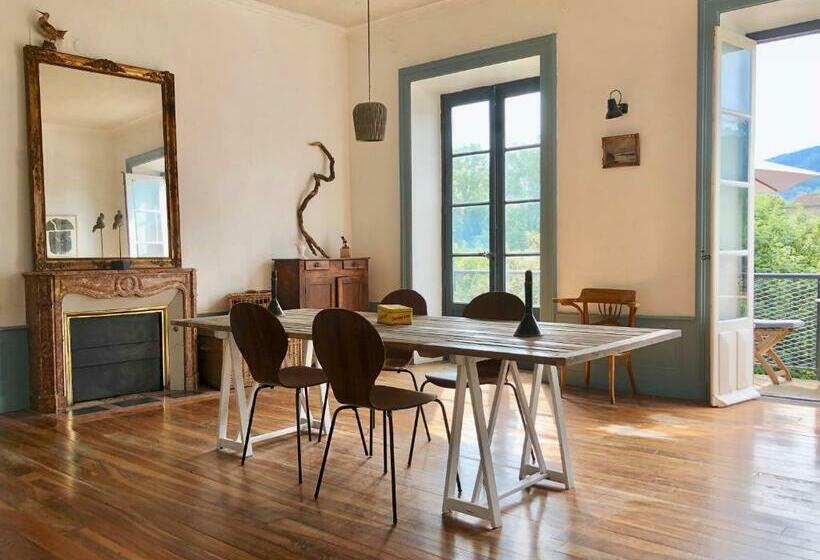 Pensiune Maison Cha Ri Va Ri