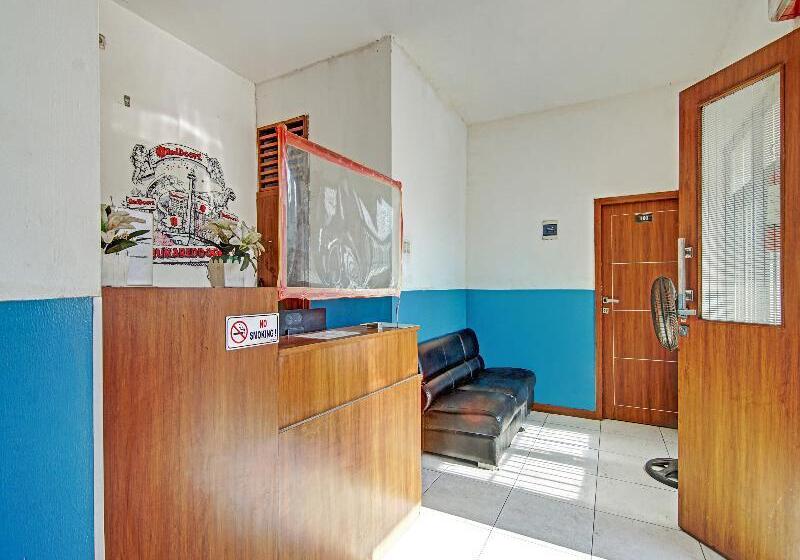 פנסיון Reddoorz Near Mall Of Indonesia