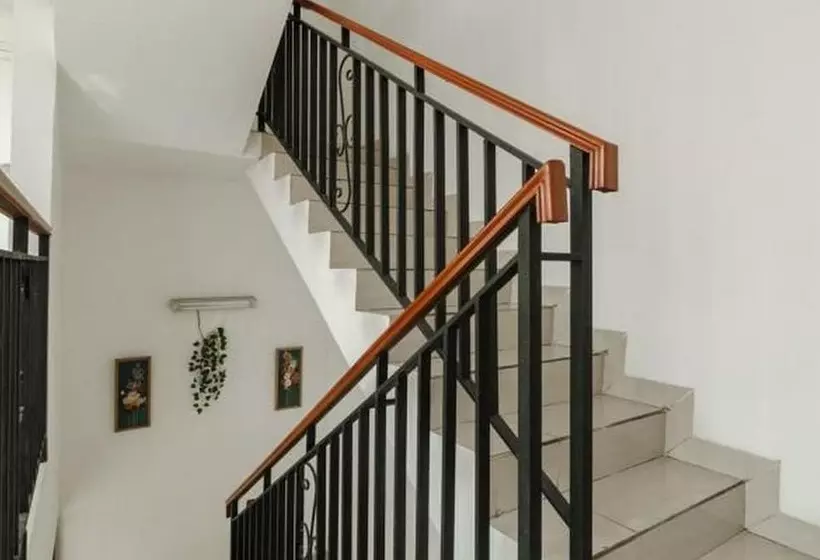 Majatalo Reddoorz Syariah Plus Near Pancoran 2