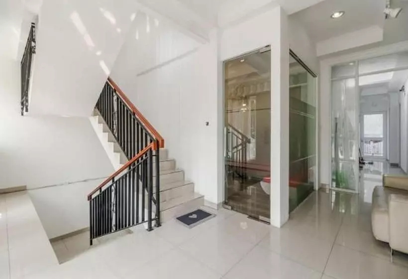 Majatalo Reddoorz Syariah Plus Near Pancoran 2