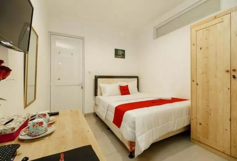 Majatalo Reddoorz Syariah Plus Near Pancoran 2