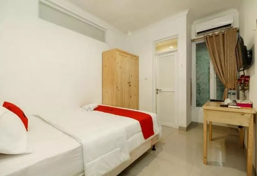 Majatalo Reddoorz Syariah Plus Near Pancoran 2