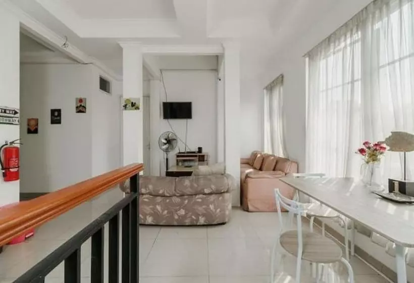 Majatalo Reddoorz Syariah Plus Near Pancoran 2