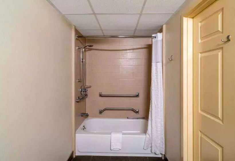 فندق Days Inn By Wyndham Clarksville North Exit 4