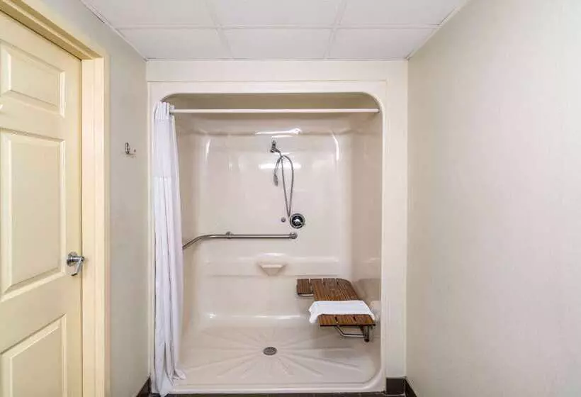 فندق Days Inn By Wyndham Clarksville North Exit 4